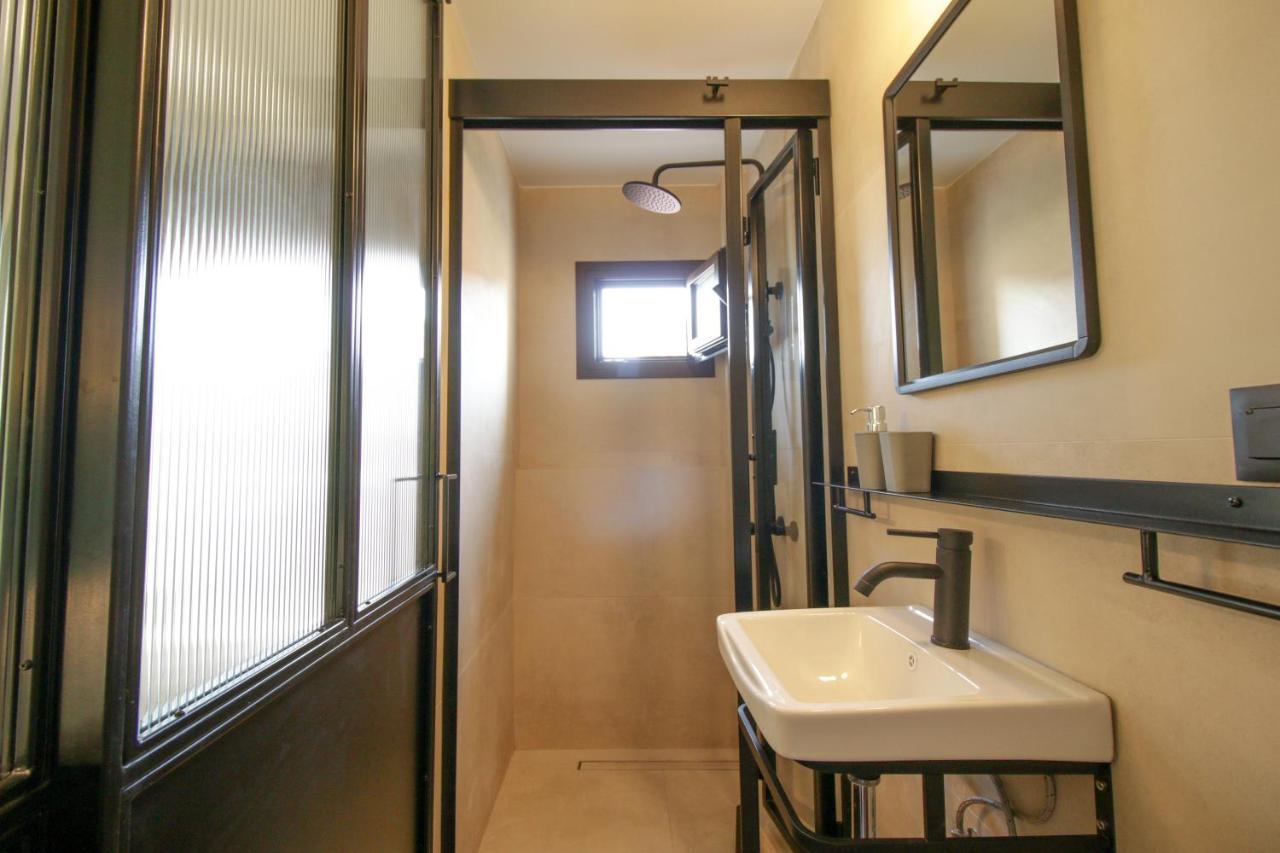 Onos - 2 Bedroom 2 Bathroom Penthouse With Terrace In Old Town Kalamata Extérieur photo