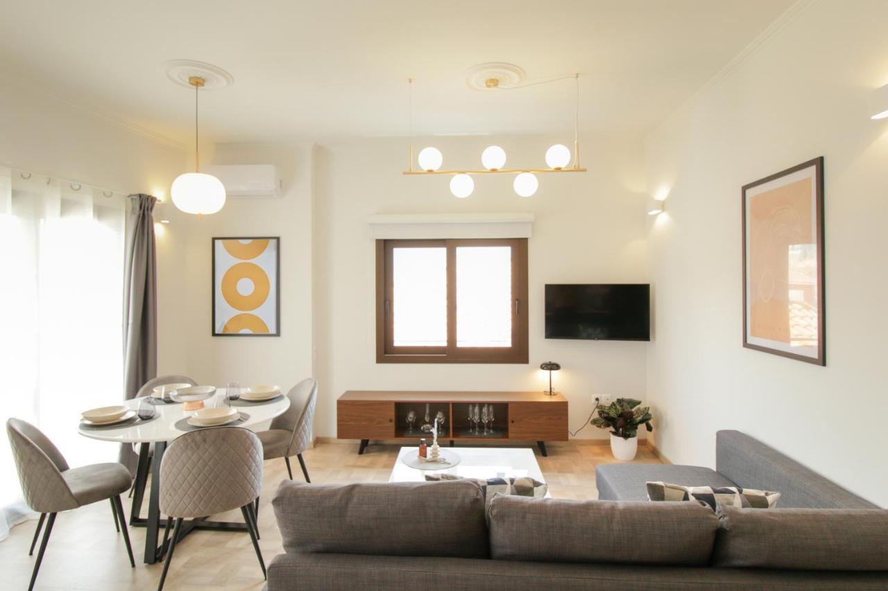 Onos - 2 Bedroom 2 Bathroom Penthouse With Terrace In Old Town Kalamata Extérieur photo